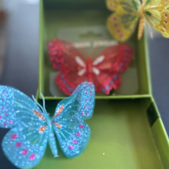 Butterfly glitter fabric haircuts - Picture 3 of 3